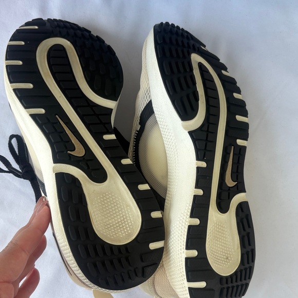 Nike Cream & Black Mesh Running Shoes - Picture 8 of 9
